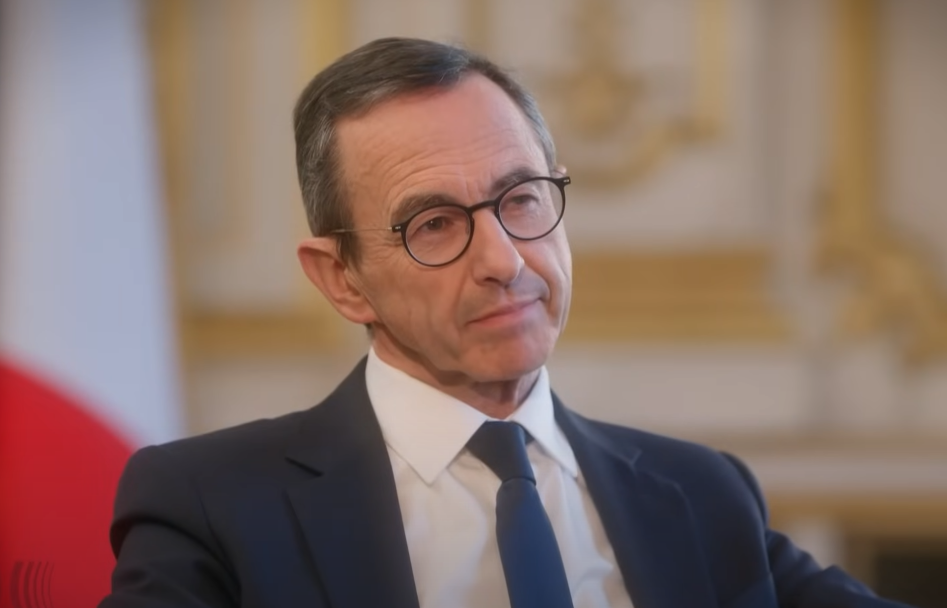 Pour contacter Bruno Retailleau, il est recommandé de préférer le courrier postal ou le formulaire en ligne du ministère. Les réseaux sociaux peuvent être utilisés pour suivre son actualité, mais ne garantissent pas une réponse officielle. En respectant ces conseils, vous maximiserez vos chances d’obtenir une réponse à votre demande.